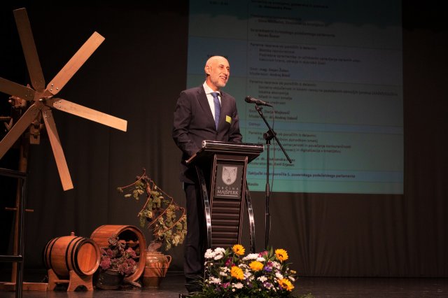 Zasedanje podeželskega parlamenta